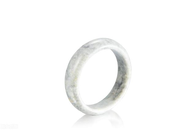 翡翠|翡翠乌鸡种是不是很差?你知道乌鸡种翡翠的价值如何吗?