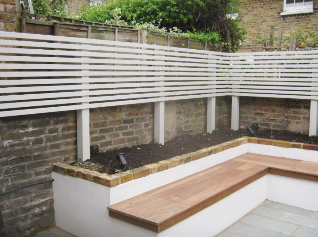 院墙与其砌老高还不如拼接,装饰效果好,增加了采光还不影响隐私