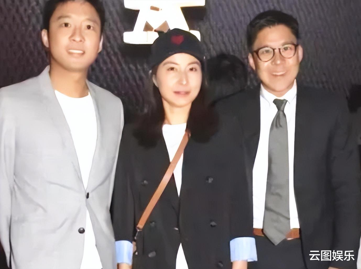 陈百祥|任达华陈百祥等看球赛,众星身穿国产运动服,霍启刚弟弟惊喜现身