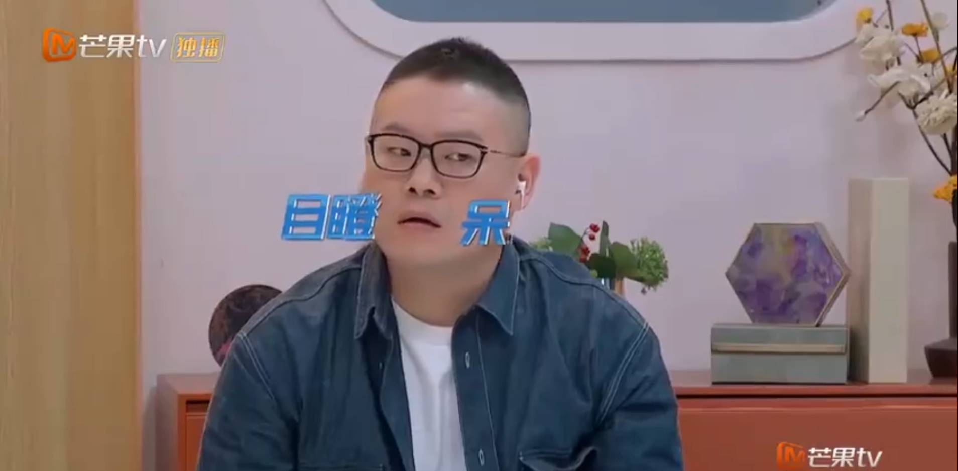 董明珠|董明珠直播愤然离场，产品介绍出问题怒摔机器，全程黑脸瞪女主播