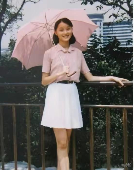 吴越|吴越:晒素颜合影,气质优雅,50岁仍单身,坦言一心扑在事业上