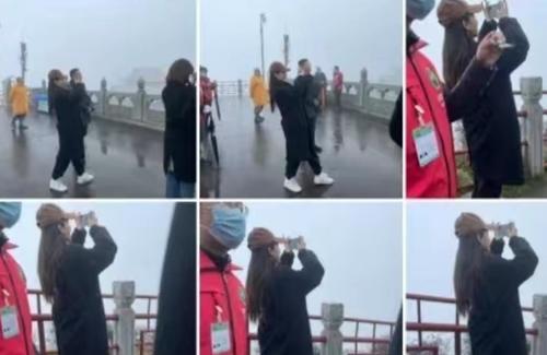 灭霸|Baby近况曝光,素颜和工作人员出游,皮肤白皙身材纤瘦