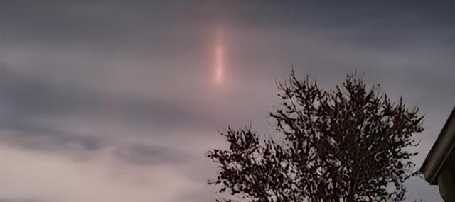 美国得州上空出现神秘光柱,是外星人发的信号?