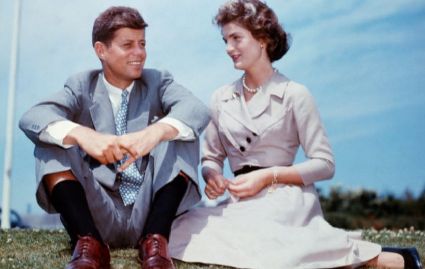 陈数|肯尼迪死后：杰奎琳和小叔眉来眼去，与马龙·白兰度“激情两夜”