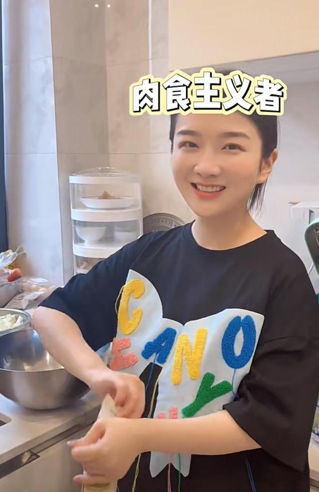 吴雅婷|吴雅婷端午节包粽子,妈妈陪同,儿女围绕身边很幸福