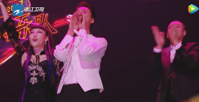 张碧晨|张碧晨解锁朋克公主新造型，苏见信被圈粉，张楚直言不讳想合作