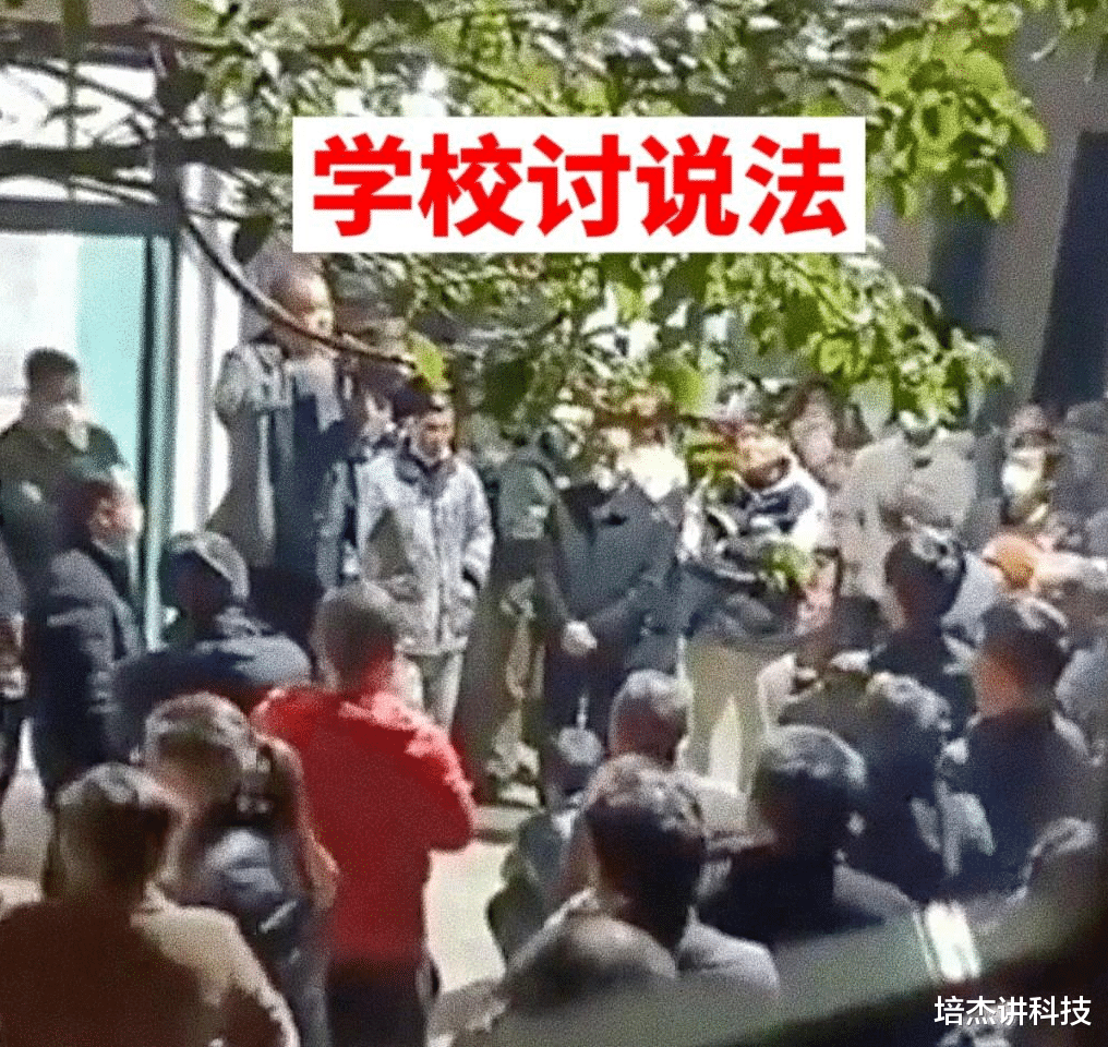 湖南:单亲女孩被同学霸凌,全村出动讨说法:她不是没有伞的孩子
