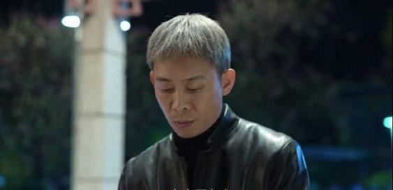 安欣|《狂飙》十处情节失真，高启盛手拿冻鱼杀宏伟，安欣被绑自己脱险