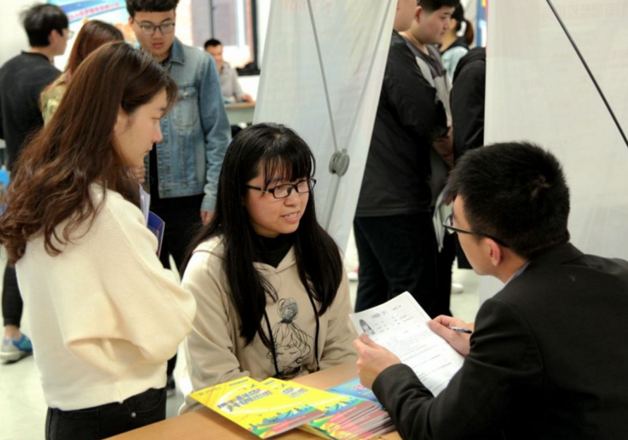 大学生|大学生就业时，选择“校招还是社招”？211学姐一语道破玄机
