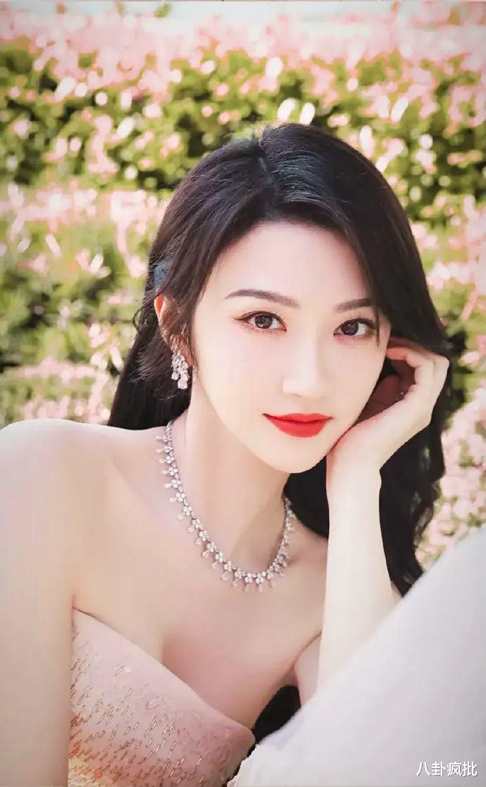 何超莲|甜心教主屁股歪？富贵花金主是谁？井柏然刘雯秘恋？何超莲拉踩陈都灵？