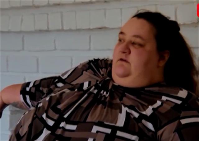 安吉 她体重584斤，脾气差男友离去，让怀孕女儿照顾，今女儿比她还胖