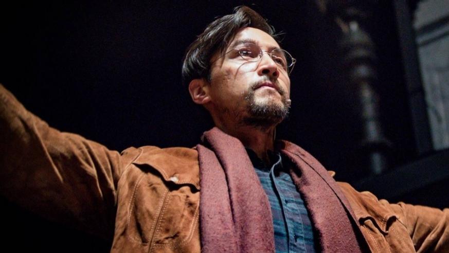 胡歌|浴火重生的胡歌：伤疤是男人的勋章，而他把勋章别在了眼睛上