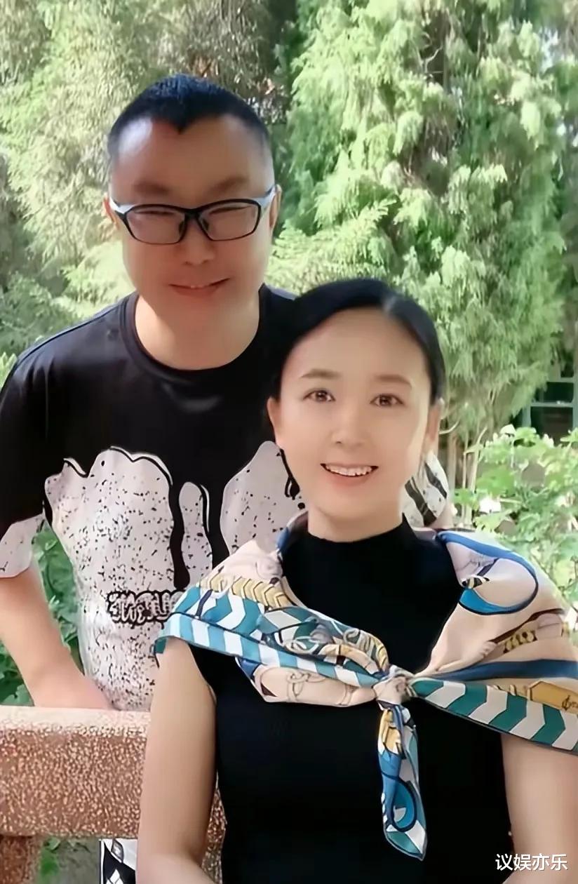 尹相杰|尹相杰携小16岁娇妻聚会，娇妻肤白貌美，曾三次示爱被于文华拒绝