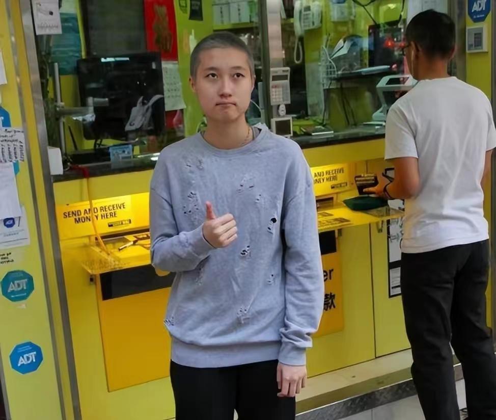 吴绮莉|吴绮莉疑暗示女儿被骗!不满20岁为爱远走异国,独自养活患病妻子