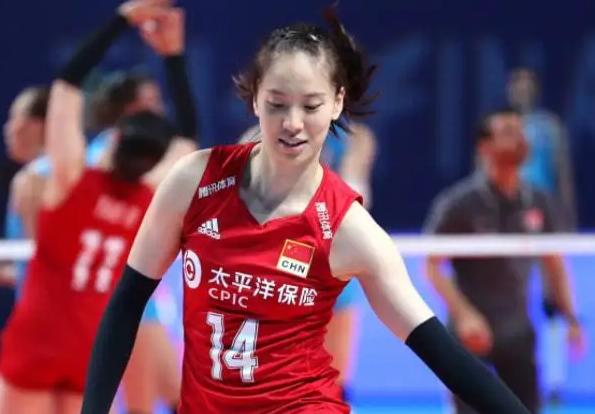 陈佩妍|陈佩妍效仿李盈莹？现身主攻组引发猜想，郑益昕和龚翔宇站一起