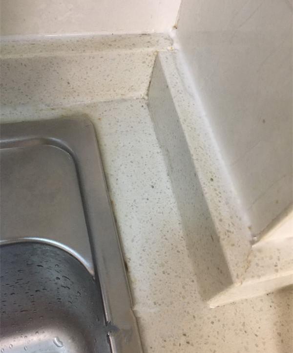 不用铲掉不用重打，1招搞定厨房水槽发霉的玻璃胶！