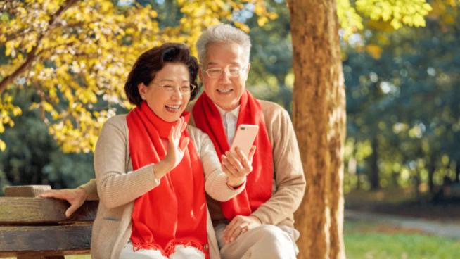 妻子离世不足百天，70岁老人与相亲女子同居，结果苦不堪言