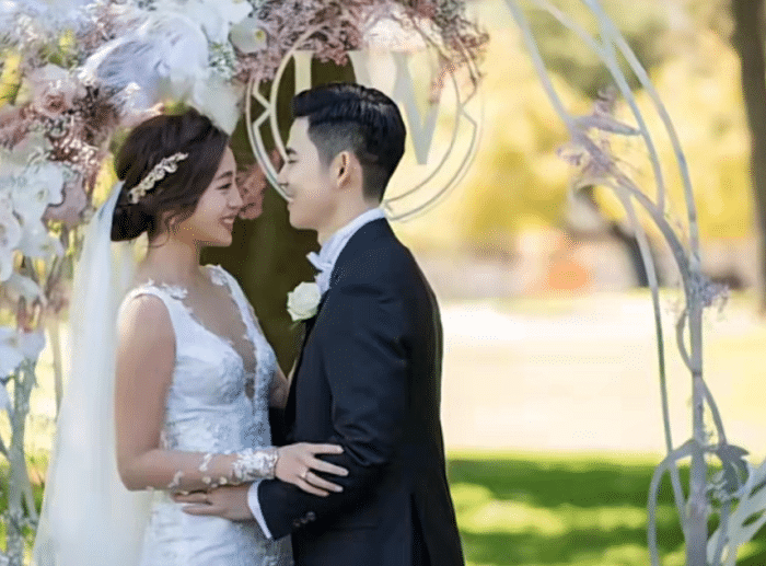 |富婆陈丽华孙女结婚，祖孙二人五官如复制黏贴，迟重瑞现场忙得慌