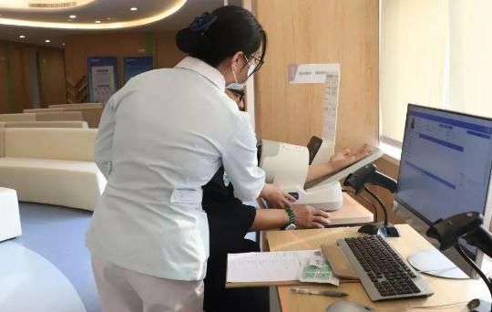 癌细胞|医生提醒:60岁以后做体检,没必要每项都做,做好5个检查即可