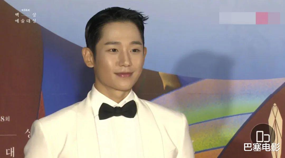 百想大赏红毯：林允儿惊艳，秀智美貌被束缚，朴宝剑腮肿了两个大