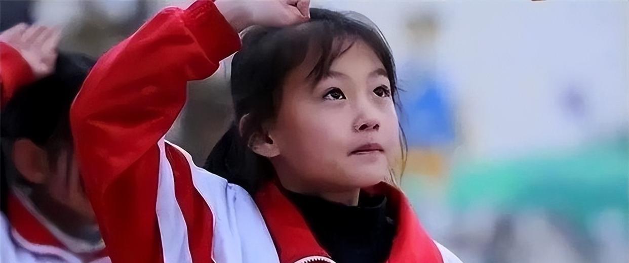 铁嘉欣:7岁女孩因一张笑脸走红,父母因此为她拒绝100万的签约