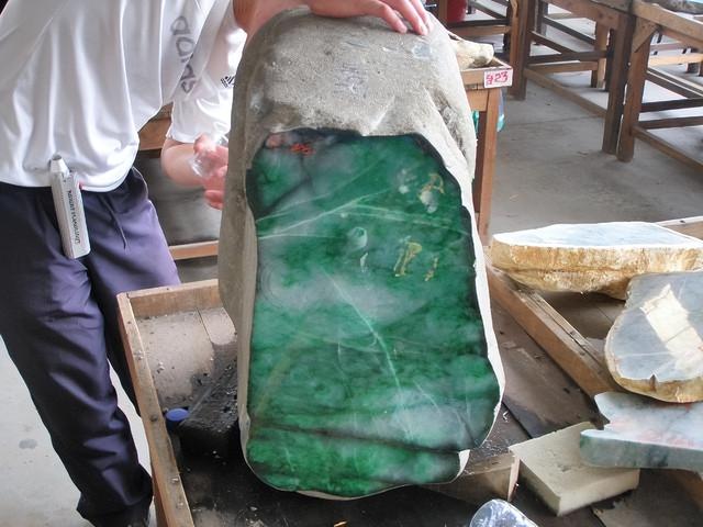 1997年小伙花150元买块石头,4年后竟暴涨64万倍!