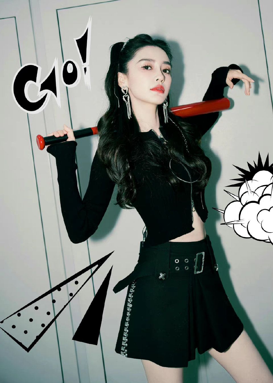 减脂 Angelababy棒球写真来袭，双马尾造型挥舞姿势好酷，漫画女主登场