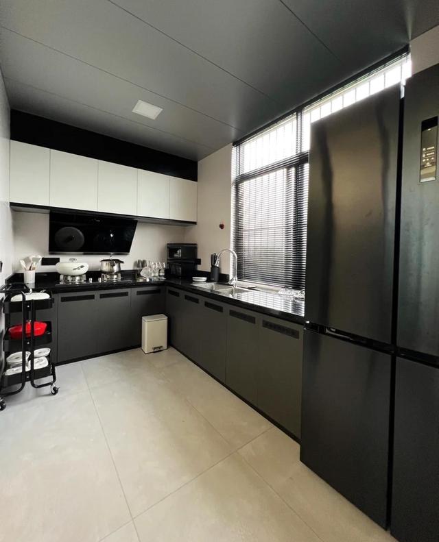 广东夫妇拒绝“过度装修”,把200㎡家装修得堪称教科书,超有品味