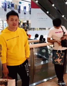 “女友说带我去找乐子,到了后都是她闺蜜,这是啥意思啊?”