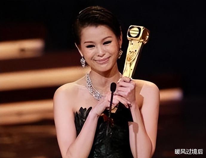 TVB|鞋拔子脸、厚嘴唇,明明get不到美,却被夸上天的14位女港星