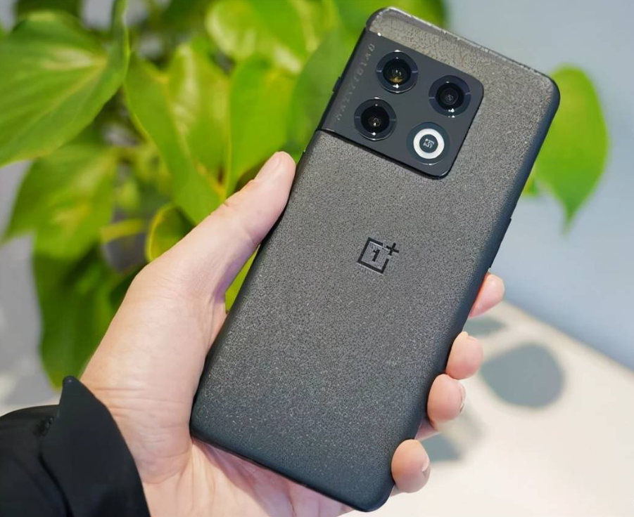 一加科技|一加10RT现身，搭载天玑8100处理器，5300mAh+80W快充加持