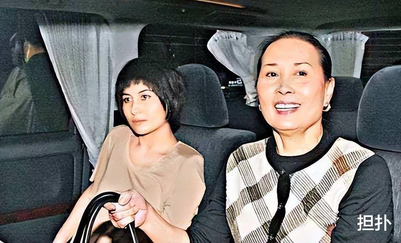 蓝琼缨|蓝琼缨去世两月没下葬，葬礼全权由三个女儿安排，独子也没有插手