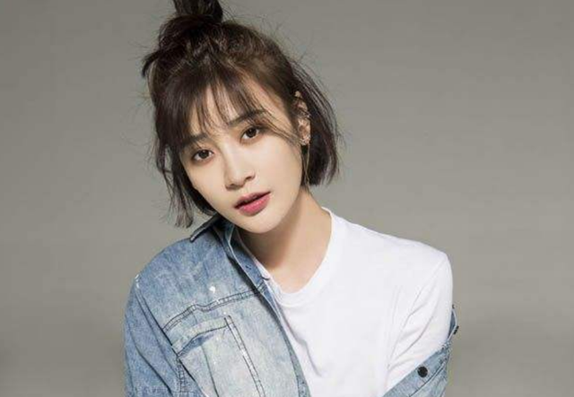 |曹云金前妻穿睡衣录视频!胸口彩色纹身吸睛,柜子里摆满名牌包