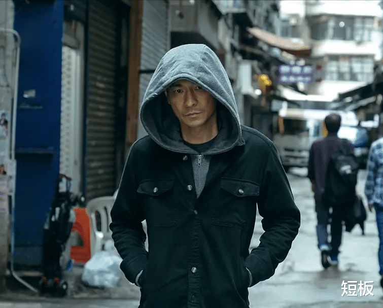 江华|他曾是亚视和TVB的当红男神，颜值不输刘德华，59岁复出做网红