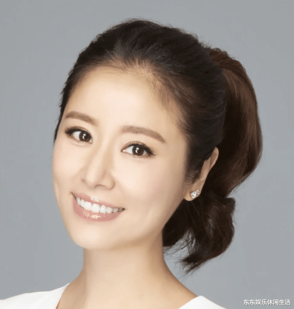 杨和苏|46岁林心如少女感极佳，满脸胶原蛋白，不输同场晚辈