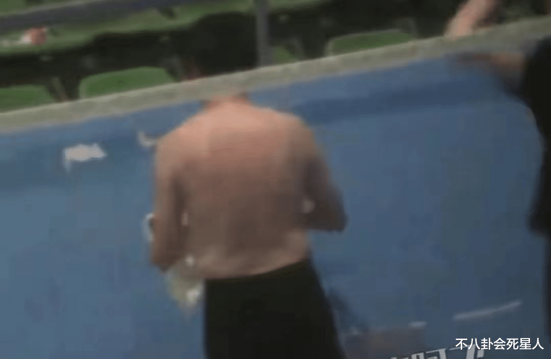 冯绍峰|肥肚腩、大眼袋、憔悴老态，离婚后的冯绍峰怎么变成这样了？