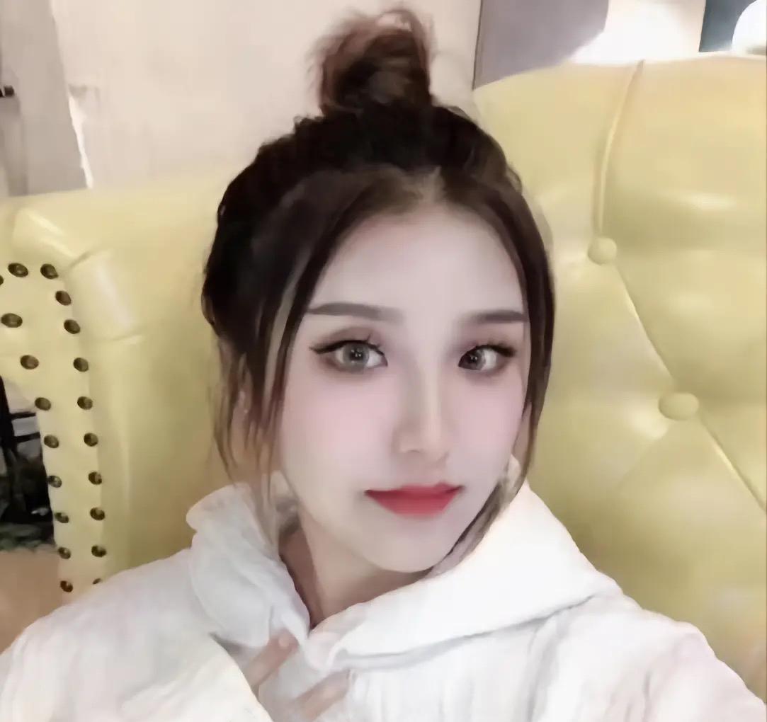 女孩凌晨3点坠江失联,年仅22岁,同车男子获救,两个细节很蹊跷