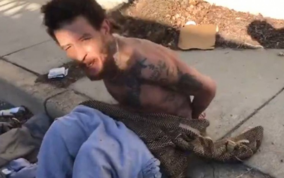 比斯利|4千万花光了？33岁还想骗合同，消失3年后诉苦求助，不愿退役