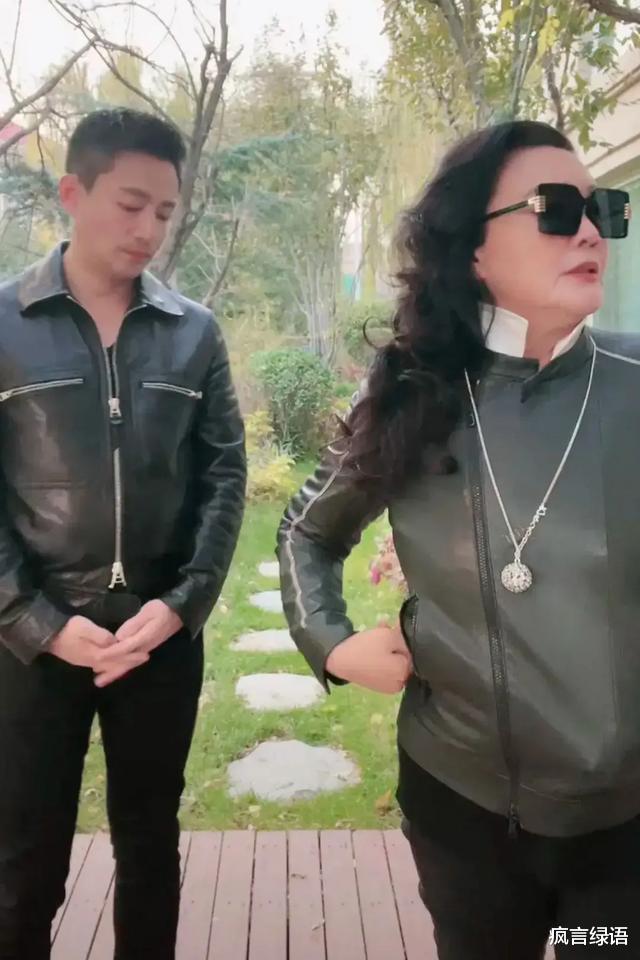 汪小菲|汪小菲家的冷清和大S家的热闹对比好显明