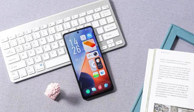 高通骁龙|12+512G! 独显芯+骁龙芯，iQOO携6000mAh新机亮相