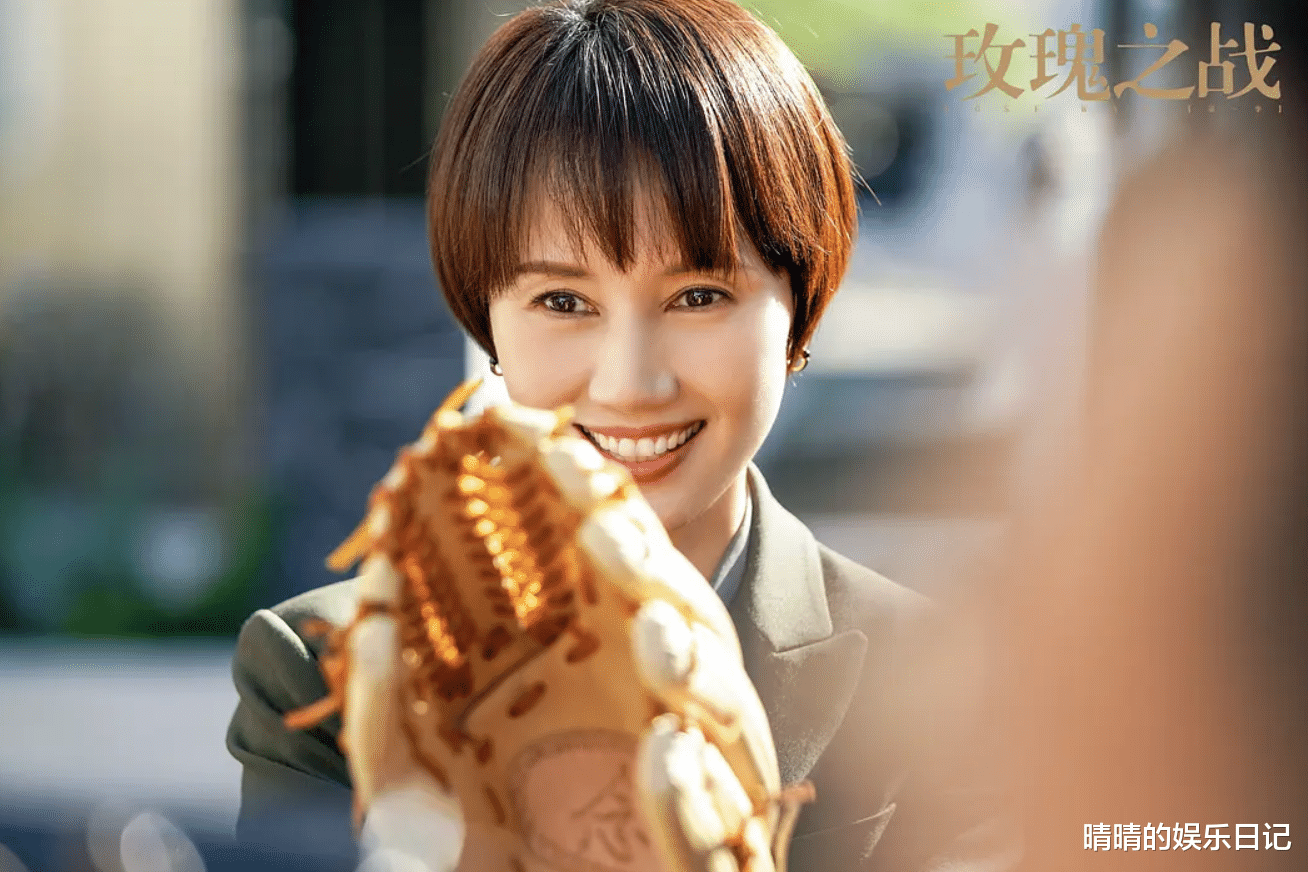 袁泉|《玫瑰之战》:但凡是袁泉的演技拉胯一点,都压不住这群王炸配角