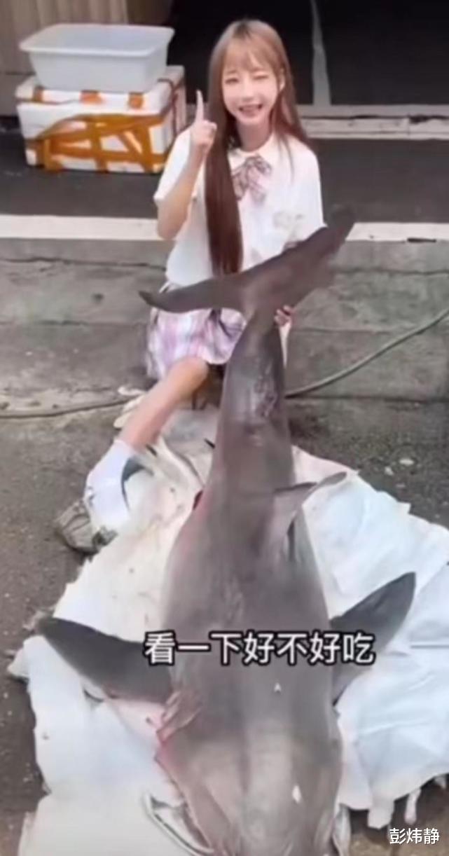 1001,＂origin_id＂:＂134ad0fb2b5d4fdb9861c7922c674f4a＂,＂title＂:＂举报“网红疑烹食濒危鲨鱼”当事人：想反串成“榜单大哥”套出供应商＂,＂sub_title＂:＂7月15日晚，一ip地址在黑龙江，名为“神話Q爆風”