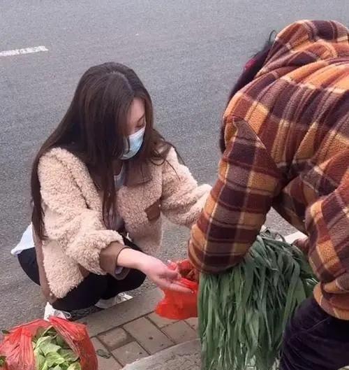 陈亚男|陈亚男，你还是当导演吧！上天卖菜大姐是二姨，今天做蛋糕给表妹