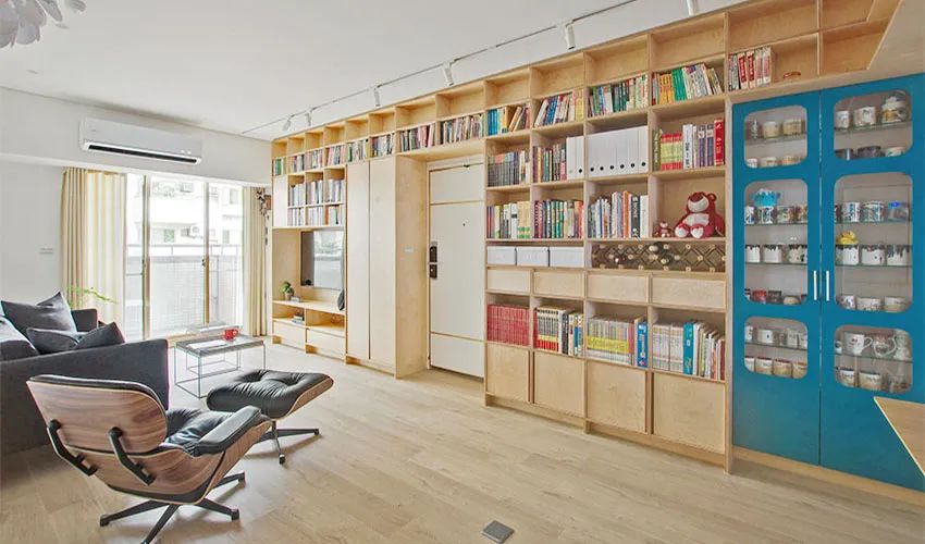 经过大半年的装修,80平米的小家终于搞定了,电视墙收纳最为丰富