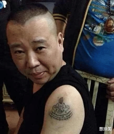 郭德纲|郭德纲必须三个月内洗掉纹身？否则逐出相声界、娱乐圈！