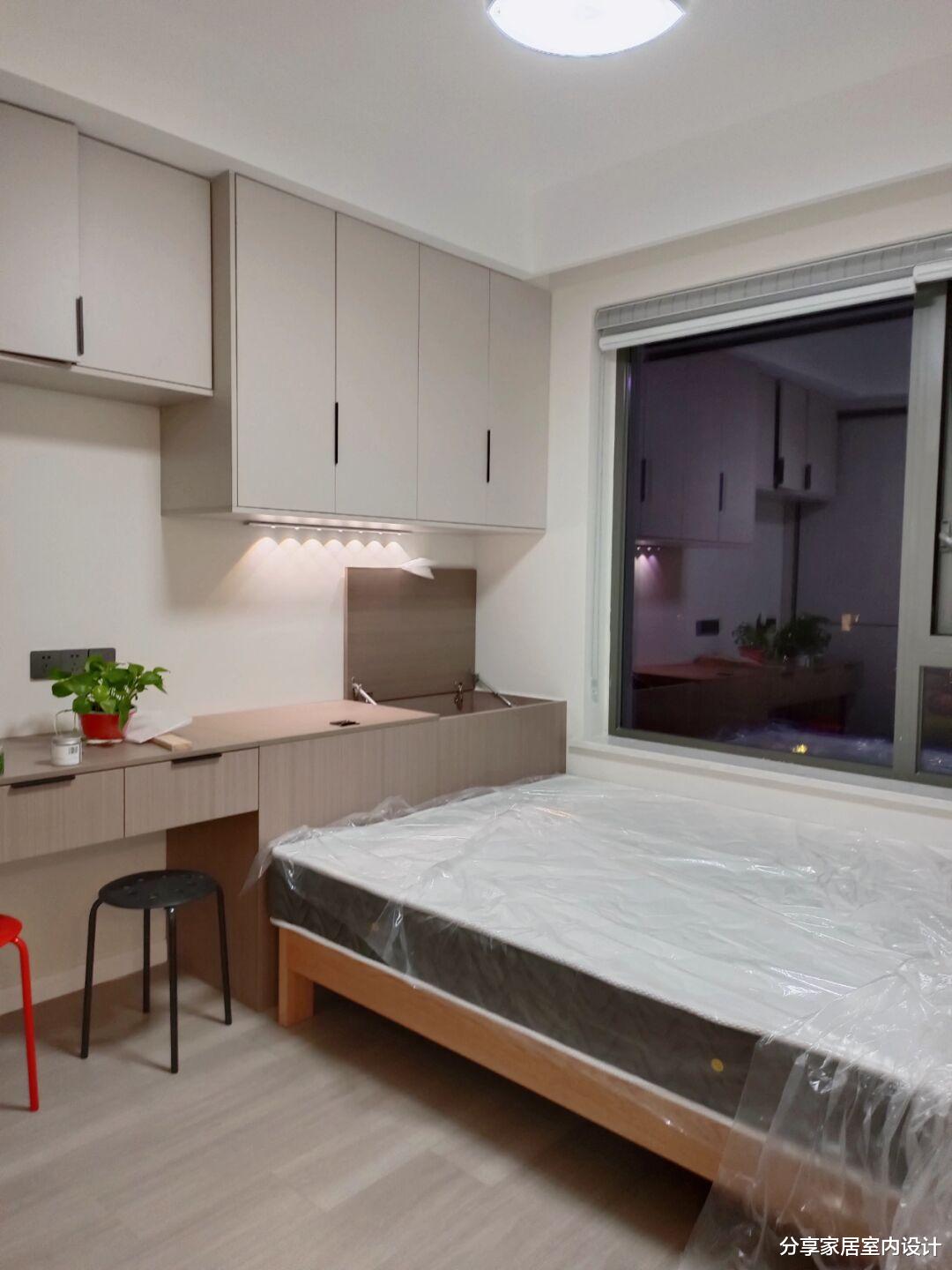 新房装修完工，家具进场很有家的味道，布置植物先晾着通风中！