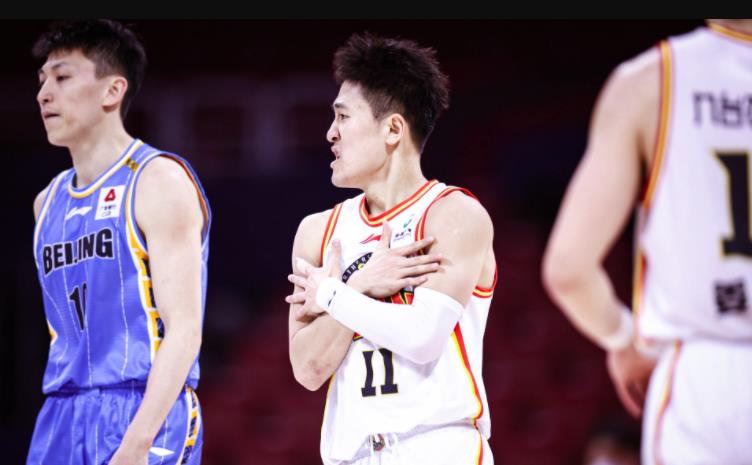 吉林男篮|CBA季后赛！广东队、吉林队横扫晋级，徐杰、姜维泽谁是最强00后？