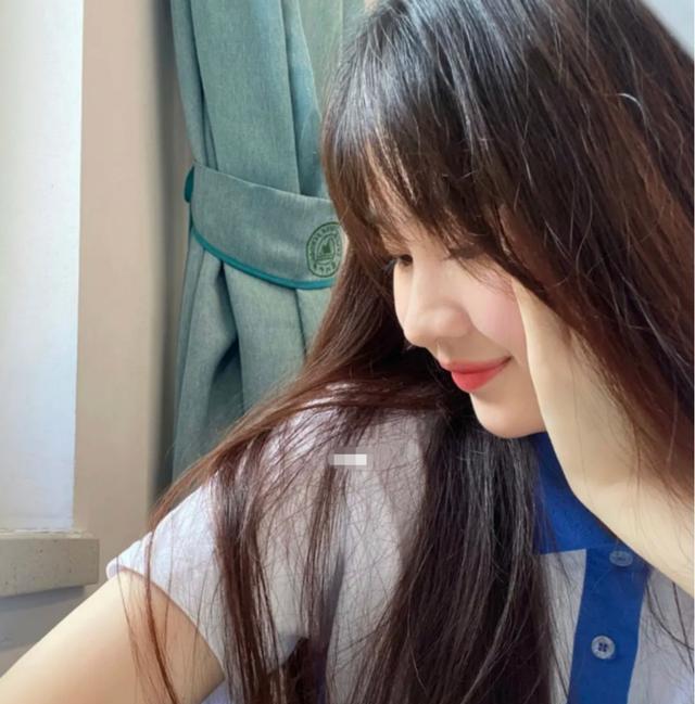 发型 初中生“违规”发型亮了,学校按规定落实三不过,女生:没脸见人