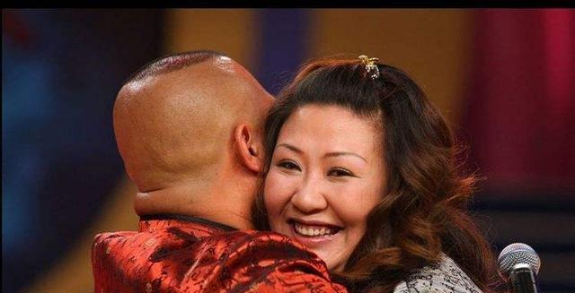 王慧|郭德纲妻子王慧复出，继子郭麒麟一句：我妈最厉害！让她泪洒现场