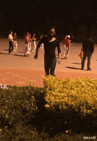 李沁|郭敬明瞧不上3.2亿的房子?网友:隔离在家挺爽的吧